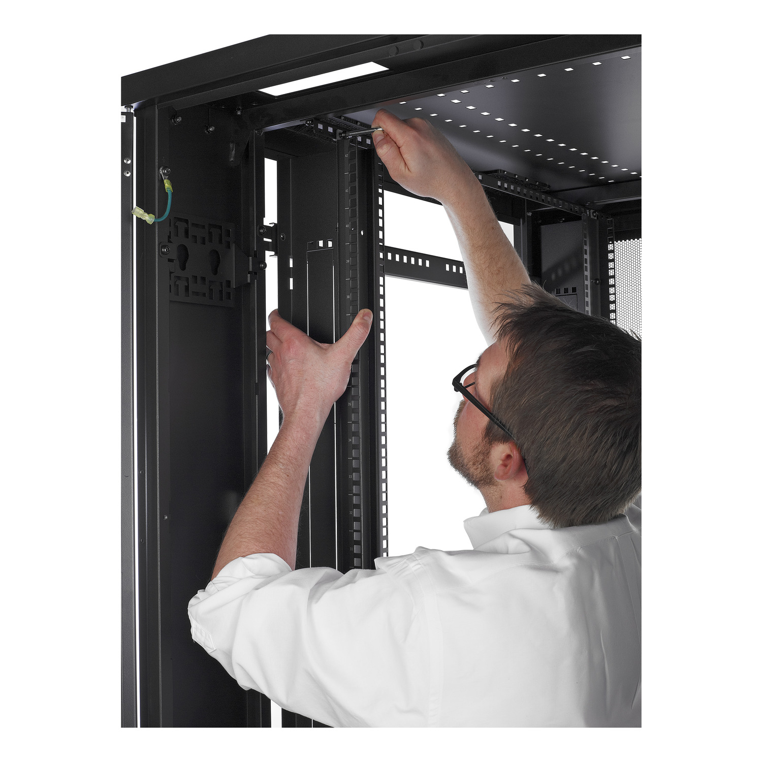 APC NetShelter SV, Server Rack Enclosure, 42U, Black, 2057H x 800W x 1060D mm, with Roof, Castors, Feet, 4 Brackets, Bottom and Side Panels View 35