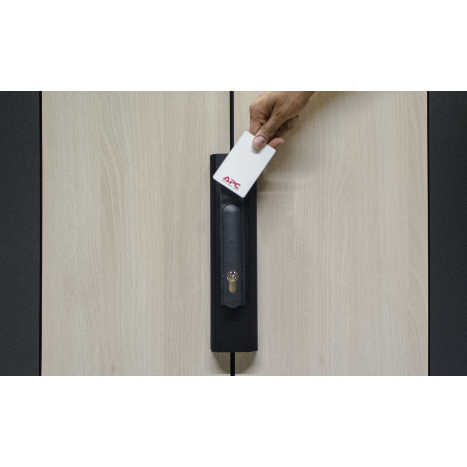 APC NetShelter CX, High security handle adaptor Kit, for door mounting, Black, 300H x 69W x 35D mm Hardware Detail