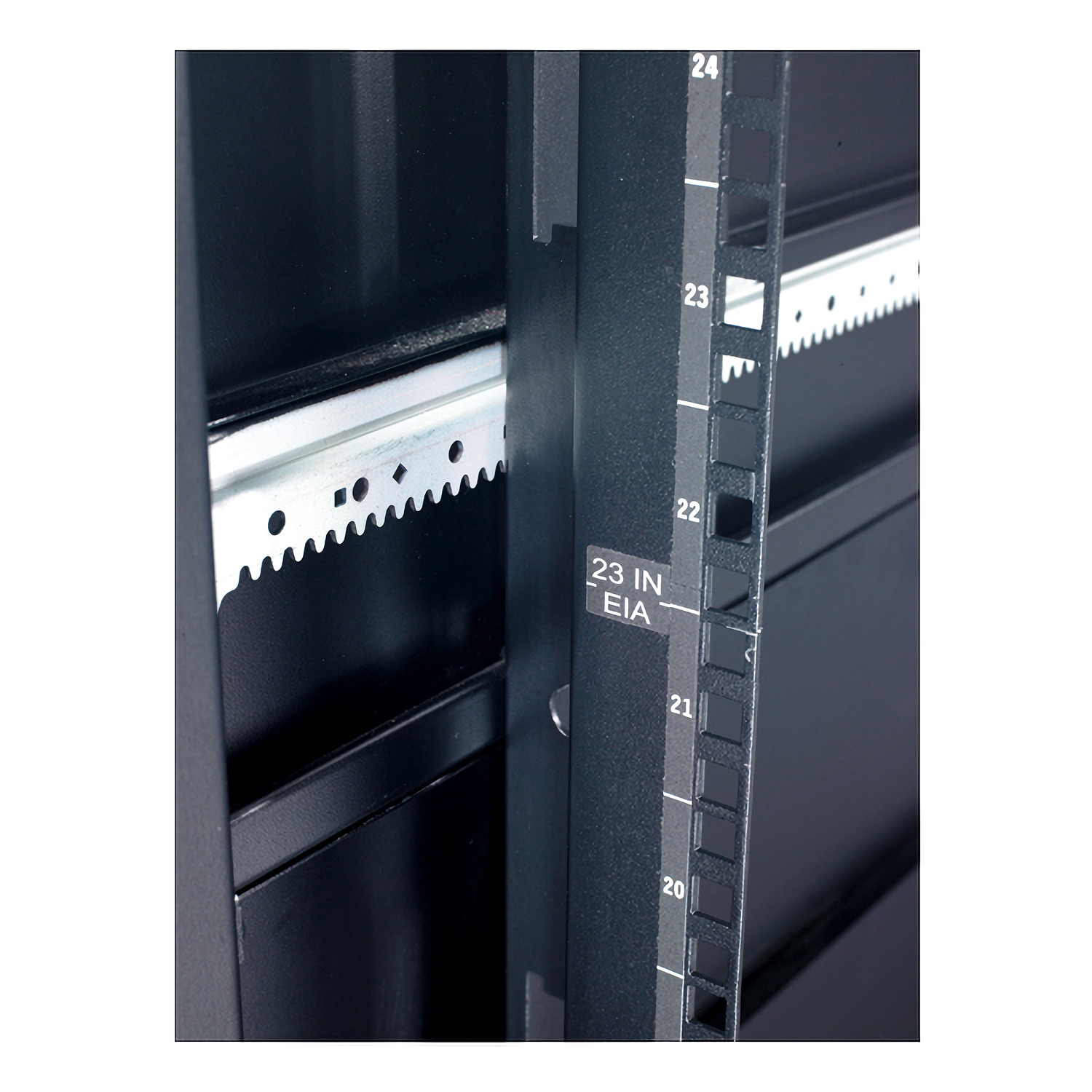 NetShelter SX 42U, 23