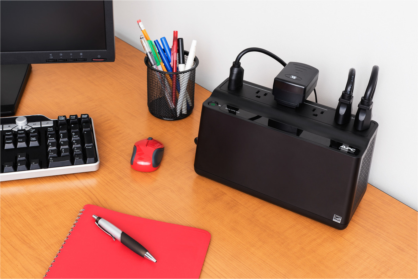 APC Back-UPS 425VA, 120V, 6 NEMA outlets (2 surge), Battery not user replaceable Hardware Detail