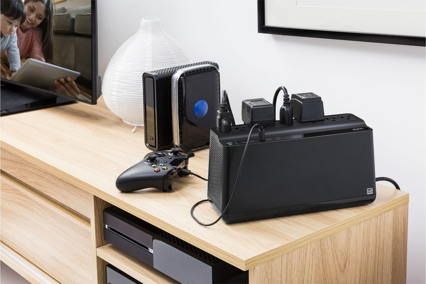 APC Back-UPS 600VA, 120V, 1 USB charging port, 7 NEMA outlets (2 surge) View 5