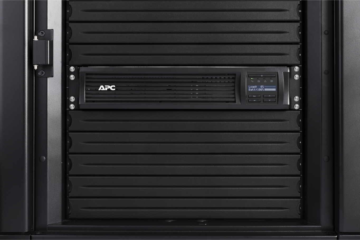 APC Smart-UPS, Line Interactive, 2200VA, Rackmount 2U, 120V, 6x NEMA 5-15R+2x NEMA 5-20R outlets, Network Card, AVR, LCD Hardware Detail