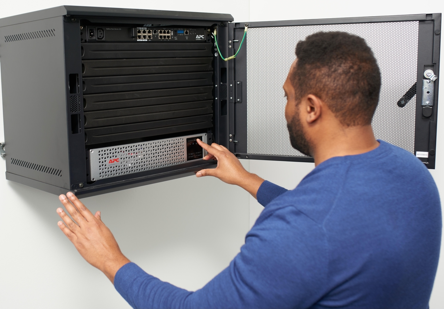 APC Smart-UPS, Line Interactive, 1000VA, Lithium-ion, Rackmount 2U, 120V, 6x NEMA 5-15R outlets, SmartConnect Port+SmartSlot, Short Depth, AVR, LCD Front View