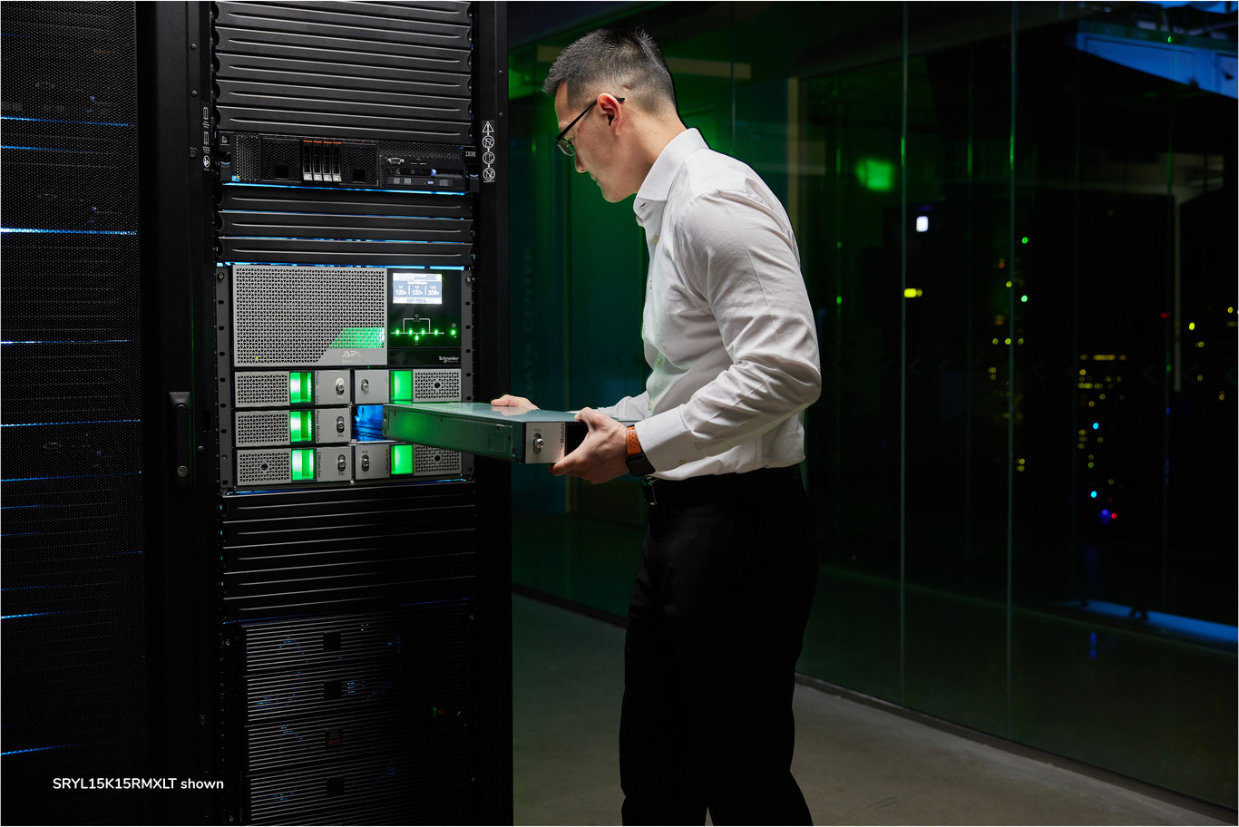 APC Smart-UPS Modular Ultra, On-Line, 10kW scalable to 20kW N+1, Lithium-ion, Rackmount 9U, 208/240V, Network Management, Extended runtime, W/rail kit View 4