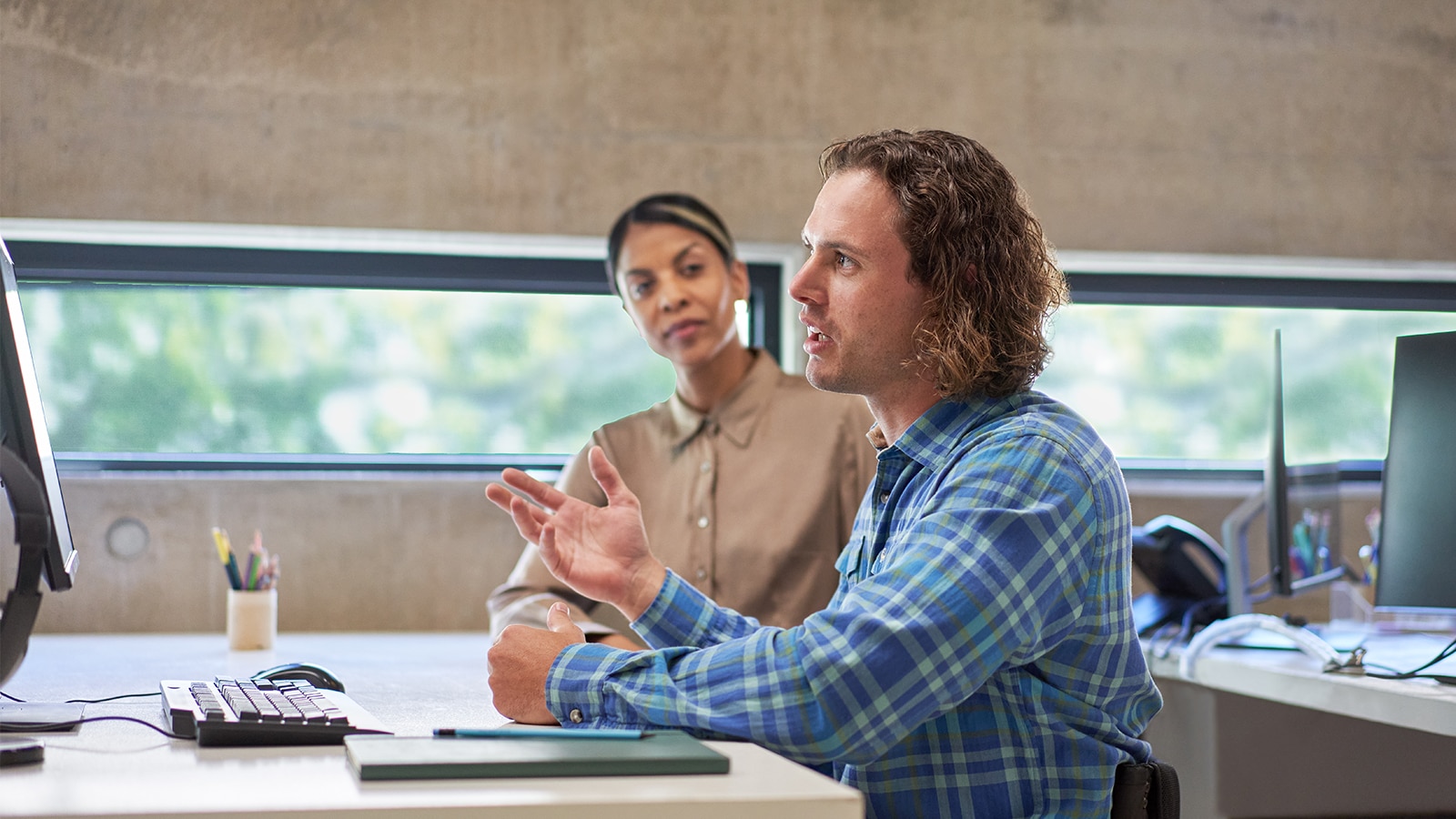 Team managing file data across hybrid cloud with the HPE GreenLake for File Storage cloud experience