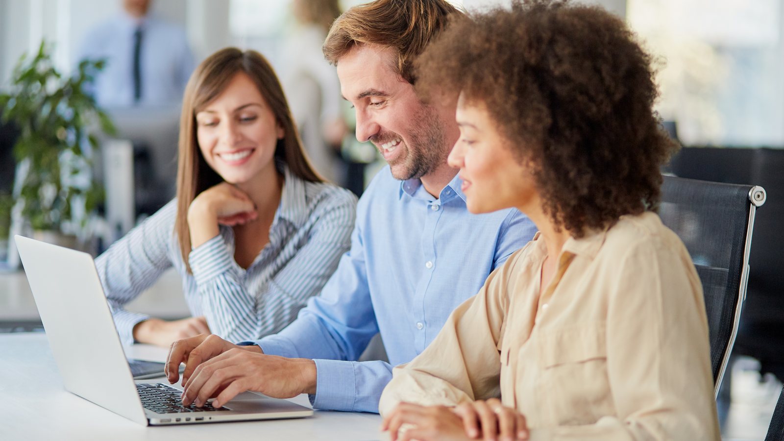 Team planning a hybrid cloud strategy spanning cloud, colocation, and the data center